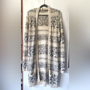Kohls brand. Off white color with gray design. Size Large